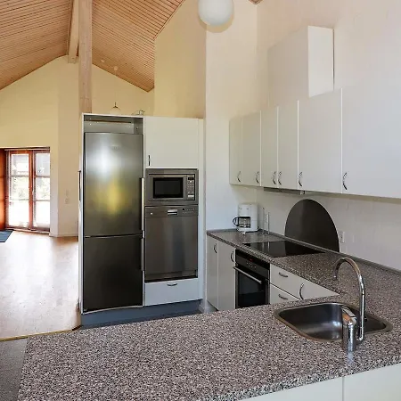 Semesterbostad Three-bedroom Holiday In 10