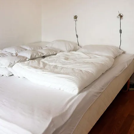 Three-bedroom Holiday In 10 Semesterbostad *