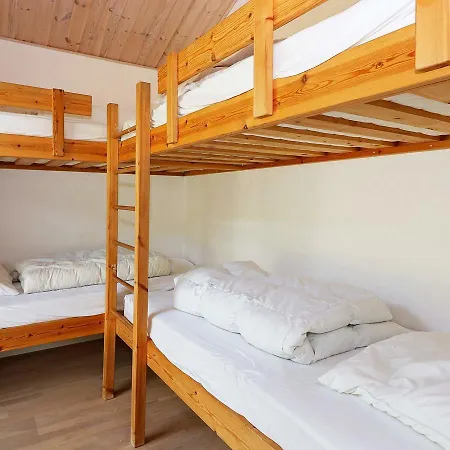 Three-bedroom Holiday In 10 Semesterbostad *